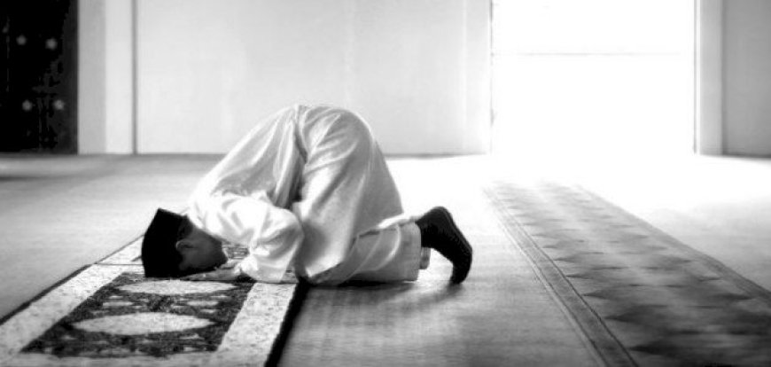  ما حكم الصلاة في البيت وهل الأفضل صلاة الجماعة في المسجد؟