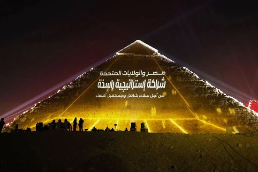  الأهرامات تحتفي بقمة شرم الشيخ للسلام: "ادخلوها بسلام آمنين"